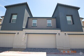 Building Photo - 6952 Lynbridge St