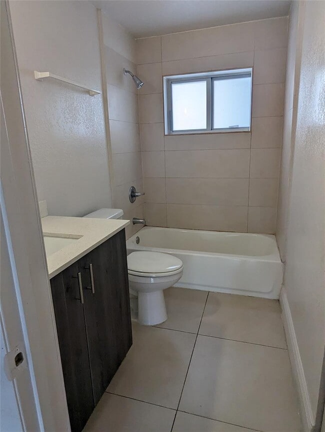 Building Photo - 3 bedroom in North Miami FL 33161