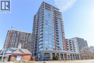 Building Photo - 551 Maple Ave