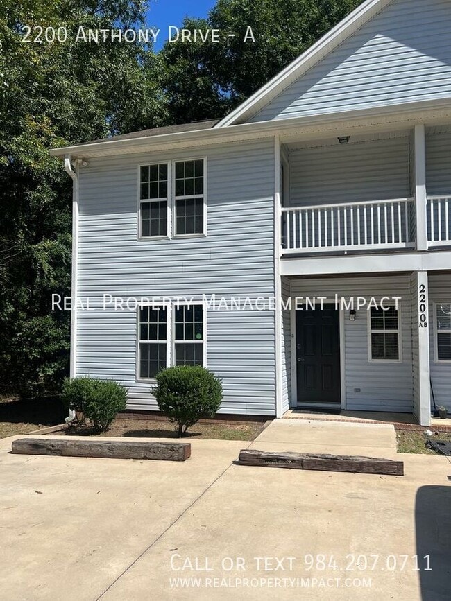 Building Photo - 2200 Anthony Dr