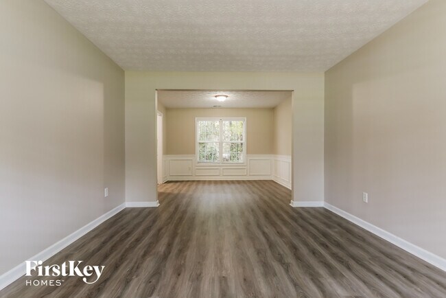 Building Photo - 121 Lake Valley Dr SW