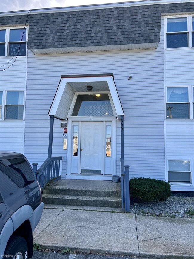 Building Photo - 469 Mount Hope Ave