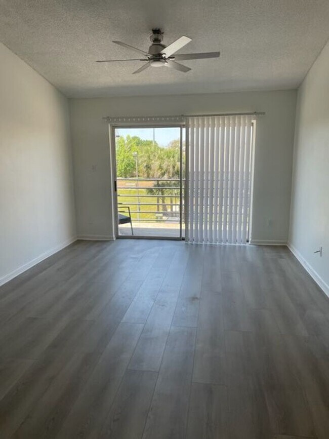 Foto del edificio - Alahambra Court Condo 2/2-APPLY NOW: www.r...