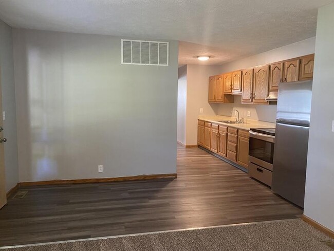 Building Photo - 4705 N Show St