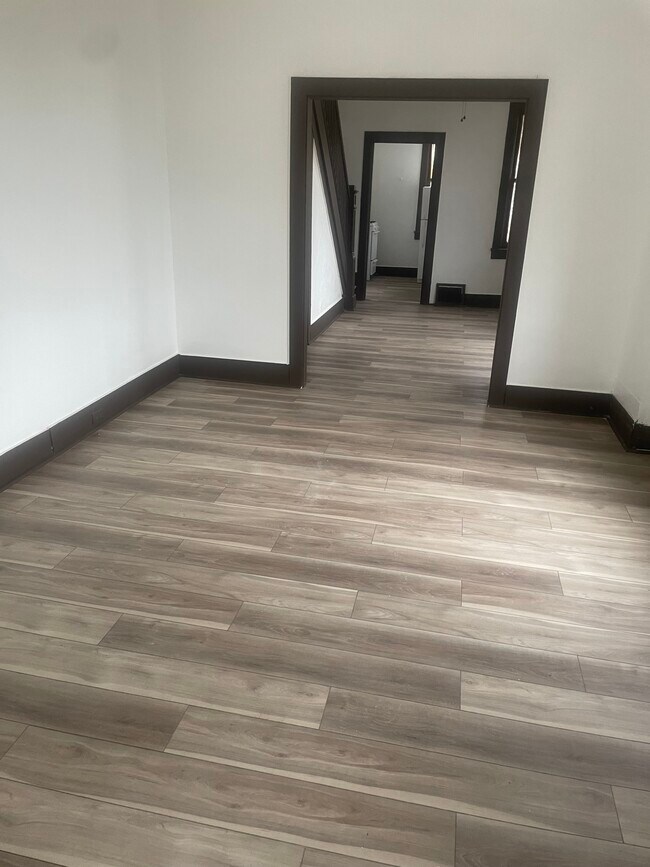 Foto del edificio - 1400 McClure St