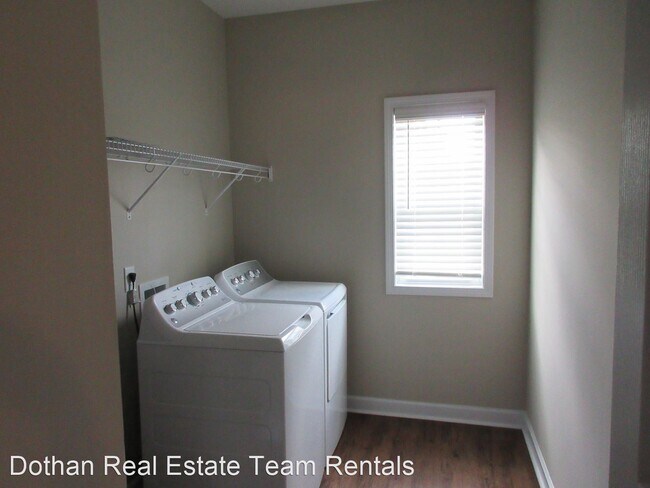Building Photo - 3 br, 2 bath House - 220 Blazer Dr.
