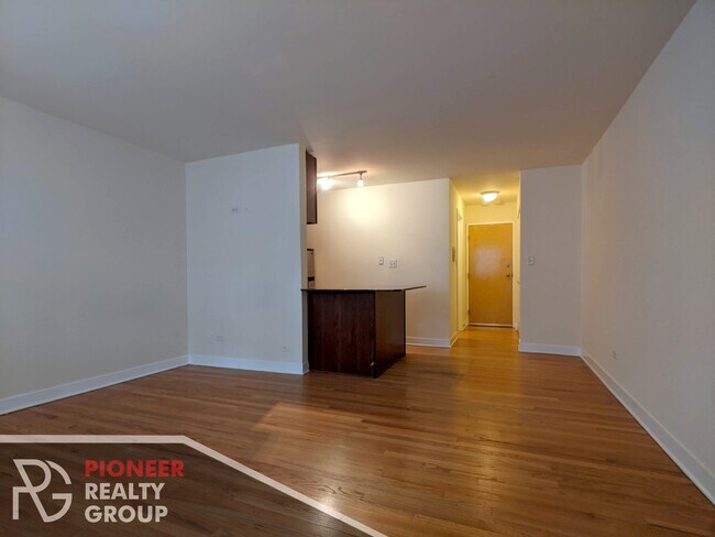 Foto del edificio - 643 W Wrightwood Ave