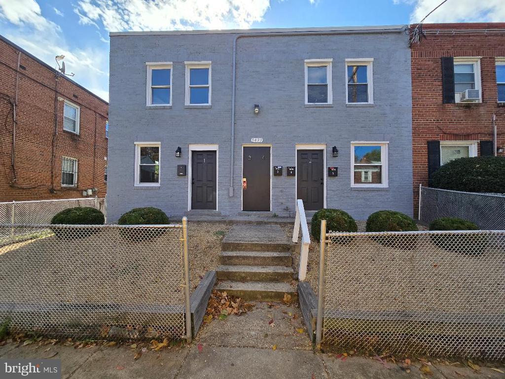 Foto principal - 5433 C St SE