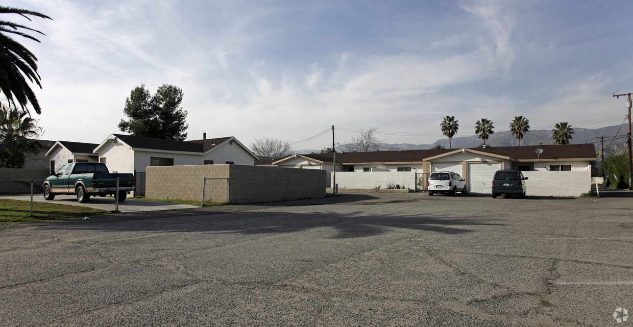 Building Photo - 1520 Pumalo St