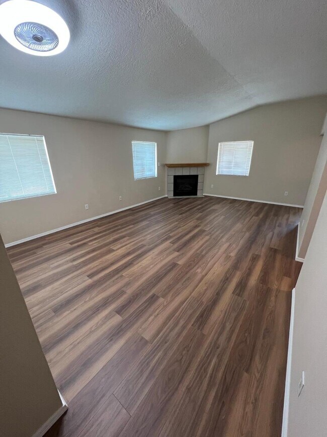 Foto del edificio - 8904 Silverado Ave SW