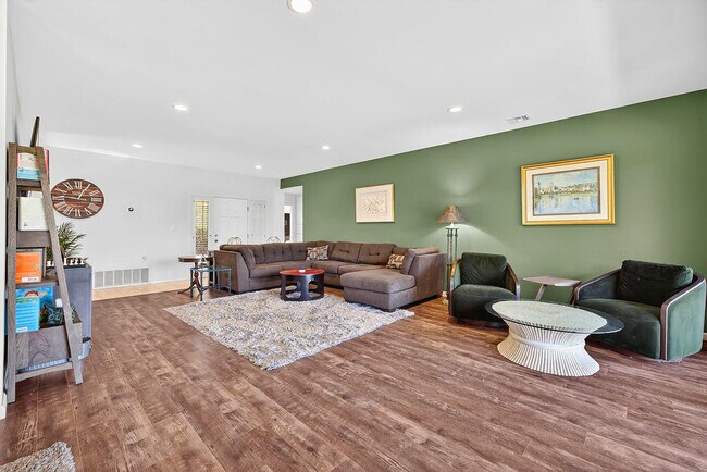 Foto del edificio - 42430 Adams St