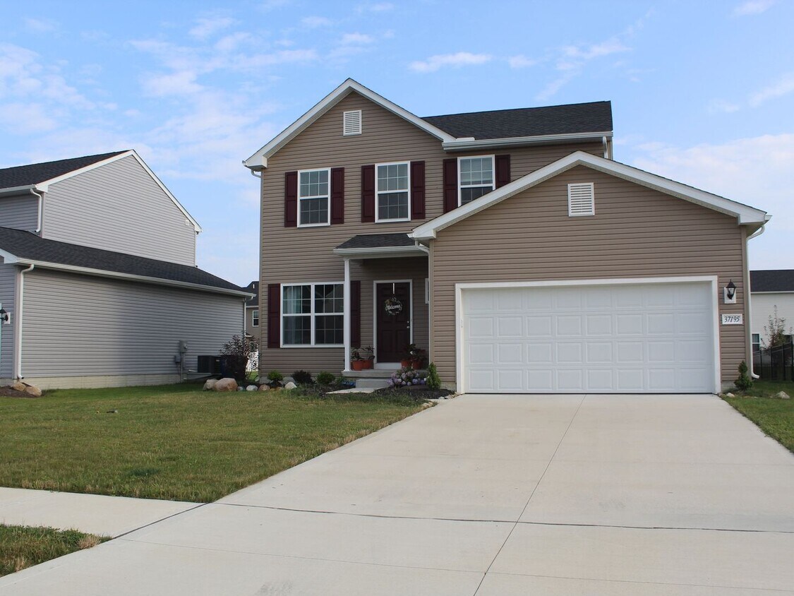 Primary Photo - 3 Bedroom Single Family Home in North Ridg...