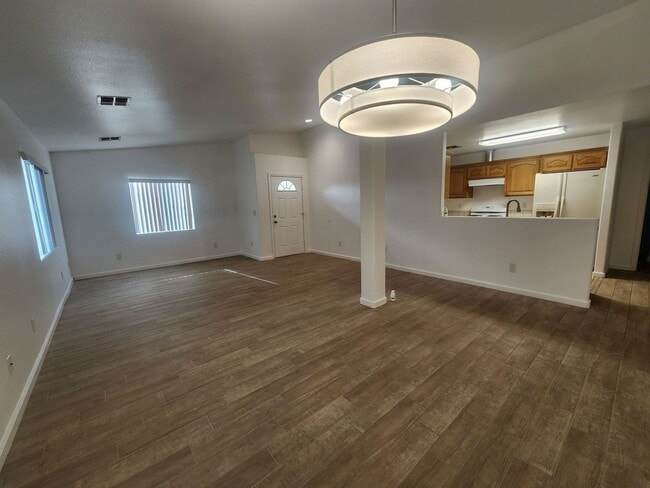 Building Photo - Newly Remodeled 3 Bedroom 2 Bath Home in C...