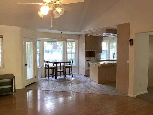 Building Photo - Large north Chico home available now