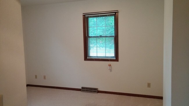 Building Photo - 1306 Brenton Dr