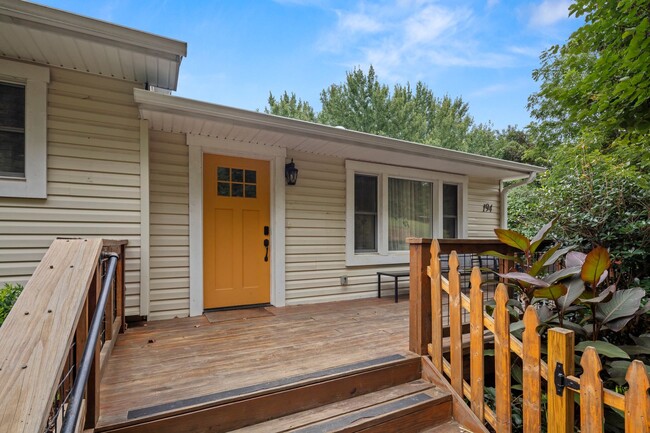 Building Photo - Updated Home West of Asheville