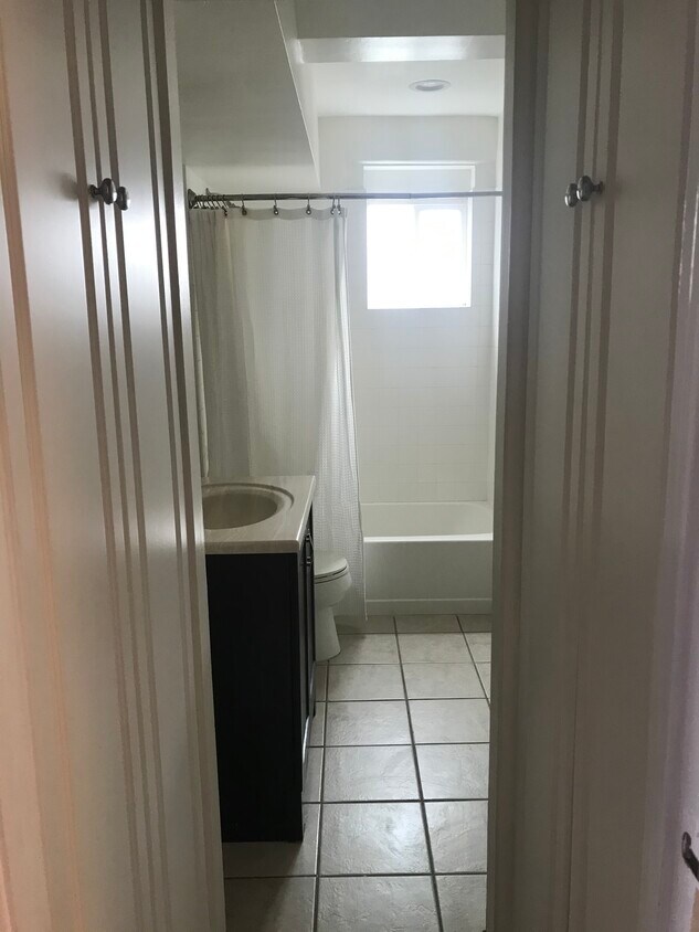 Bathroom - 2157 Catalina Blvd
