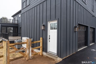 Building Photo - 31 Drive Way