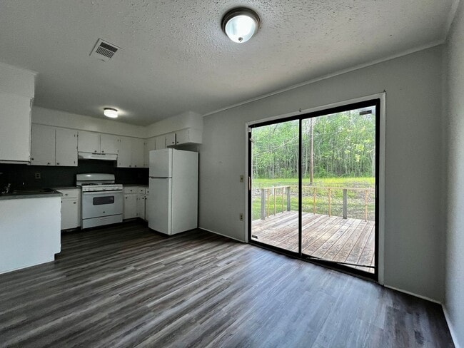 Building Photo - 6612 Whippoorwill Ln