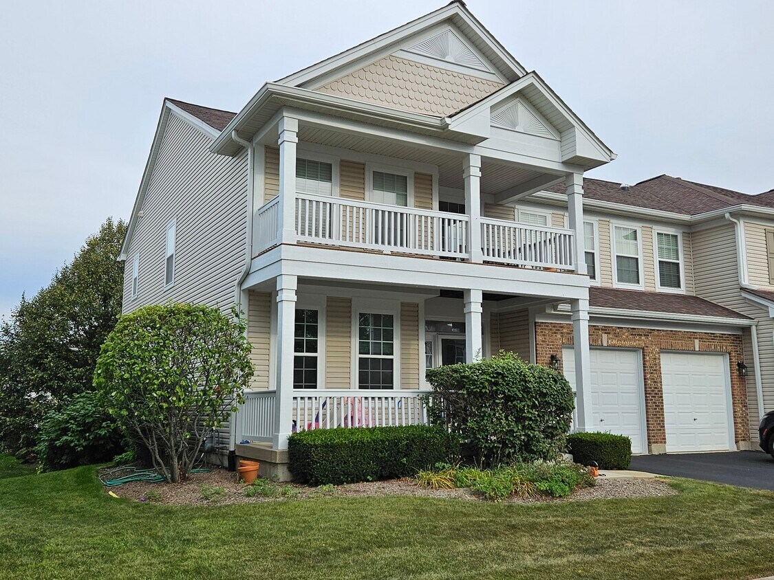 457 Cannon Dr, Geneva, IL 60134 Condo for Rent in Geneva, IL