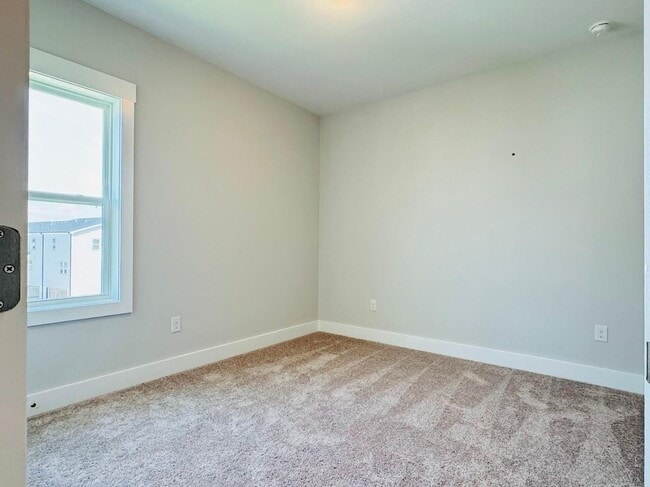 Building Photo - 4 bedroom End Unit Townhome in Wendell Fall