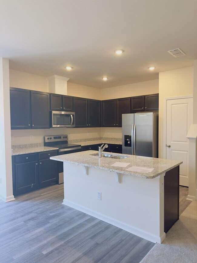 Foto del edificio - 732 Ambrose Hl Ln