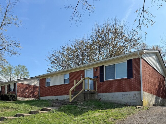 Foto del edificio - *JULY SPECIAL* Reduced Rent! Fully Renovat...