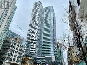 Building Photo - 25 Richmond St E