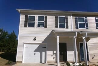 Building Photo - 410 Oakwood Dr NW