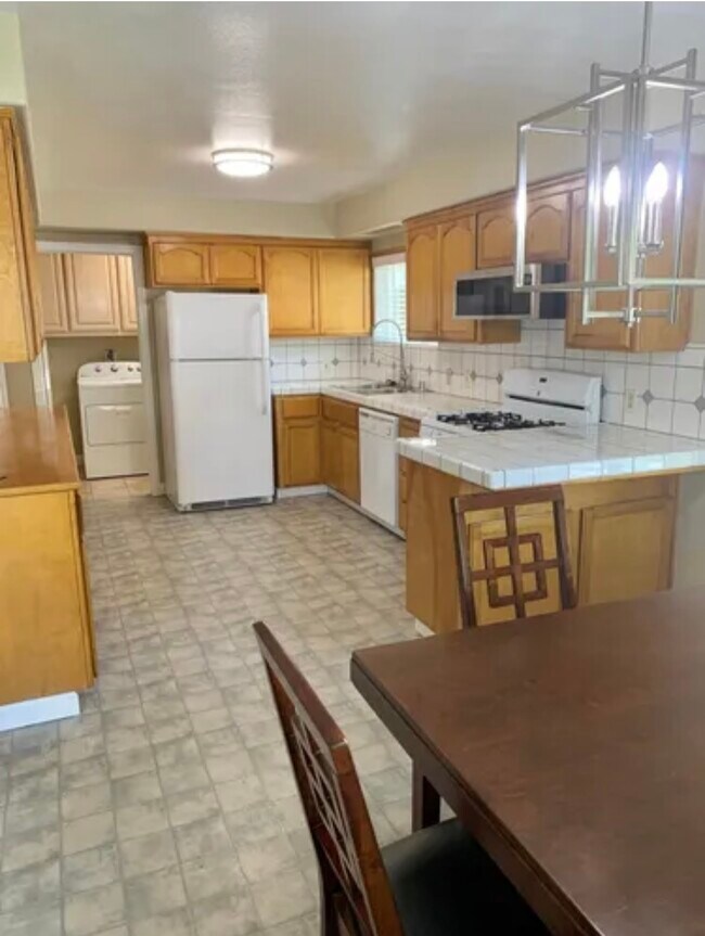 Foto del edificio - 284 Elmwood St