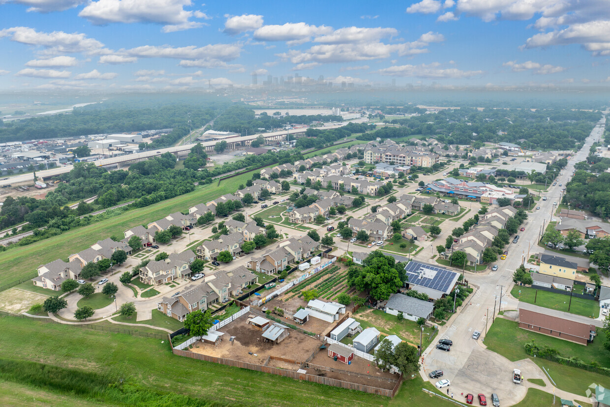 Primary Photo - Buckeye Trail Family Residences