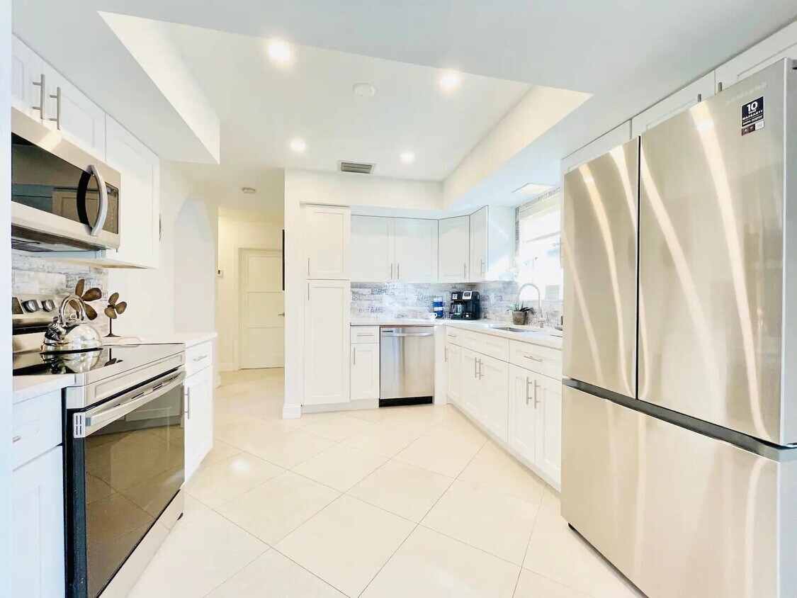 Foto principal - 3232 NE 5th St