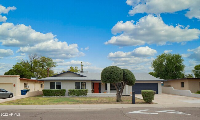 Building Photo - 1707 E Julie Dr