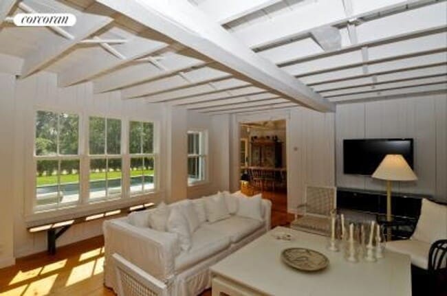 Building Photo - 5 Hayseed Way
