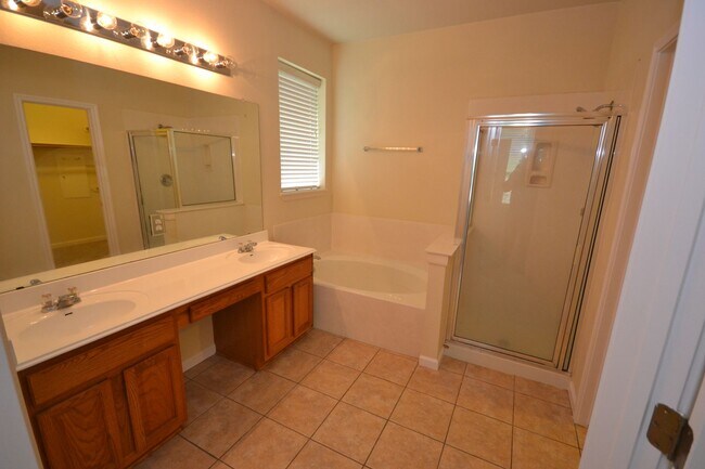Foto del edificio - 1123 Winding Creek Pl