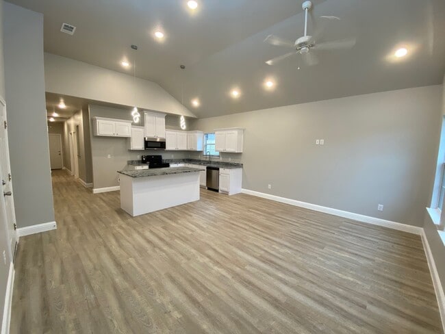 Foto del edificio - 2211 Henry St