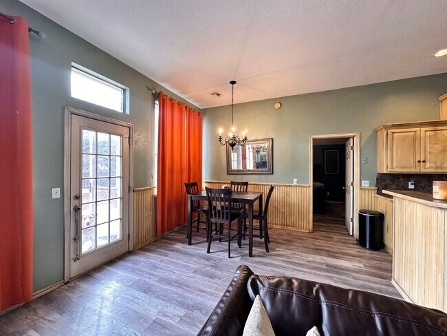 Building Photo - 3 Bed 2 Bath Home in Yukon with attached garage and Fenced back yard.