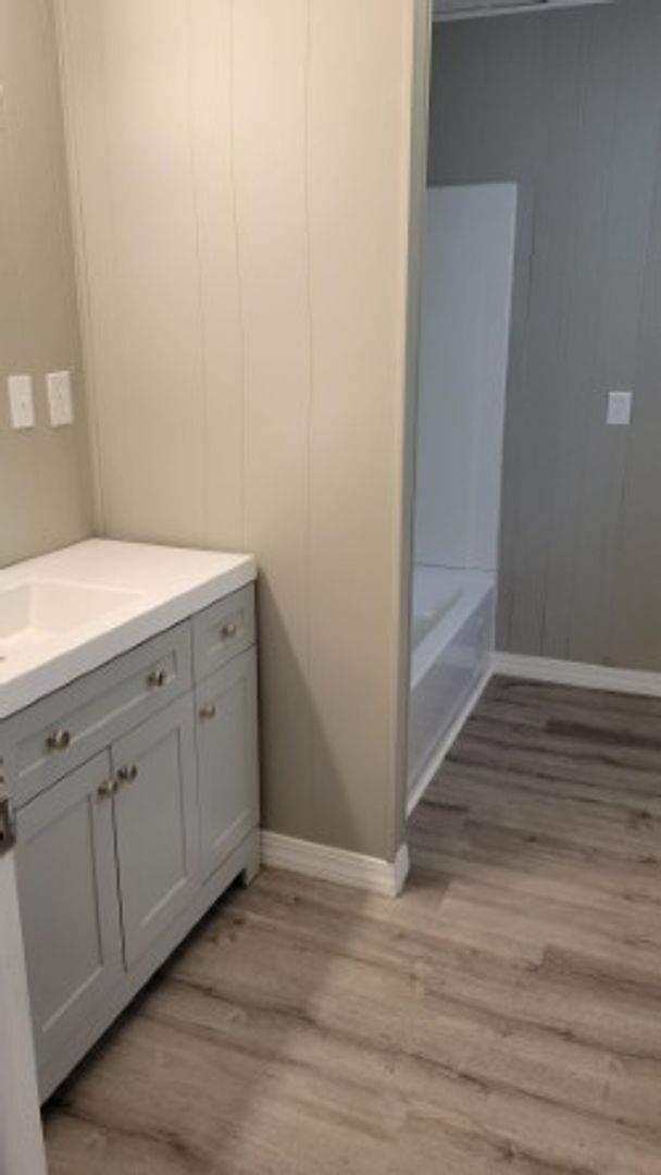 Building Photo - Gorgeous 2br/1ba home, recently remodeled,...