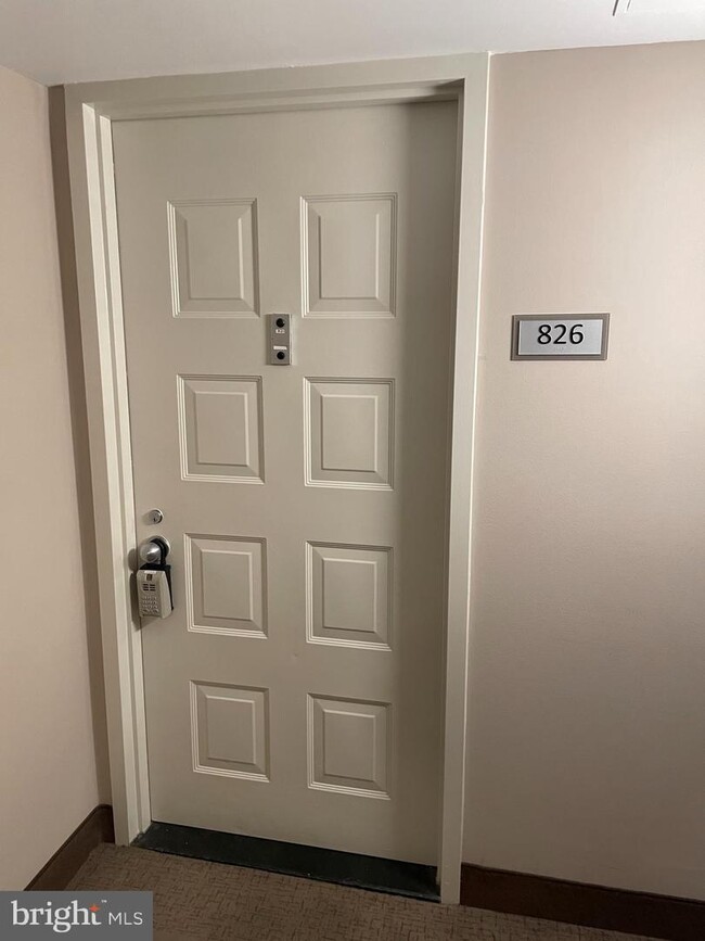 Foto del edificio - 8350 Greensboro Dr