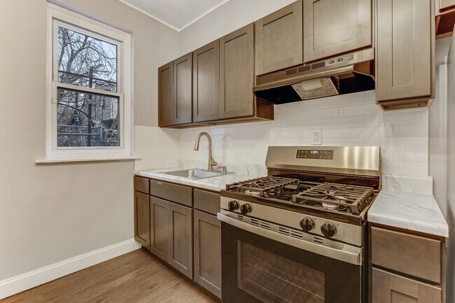 Foto del edificio - 1727 S 58th St