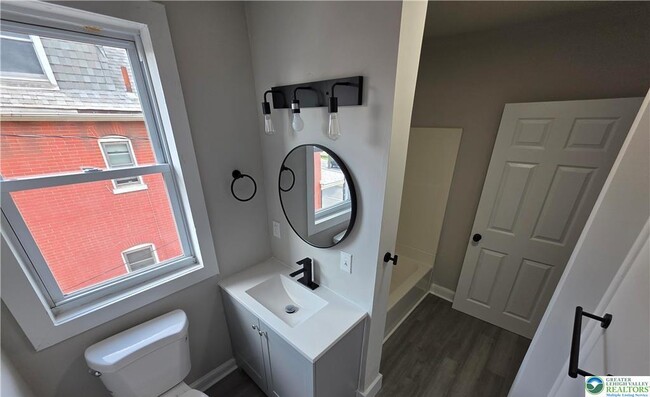 Foto del edificio - 161 W Wilkes Barre St