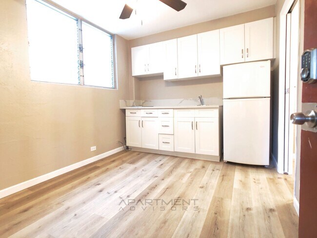Building Photo - $500 1st Month Rent Special! | FULLY RENOV...