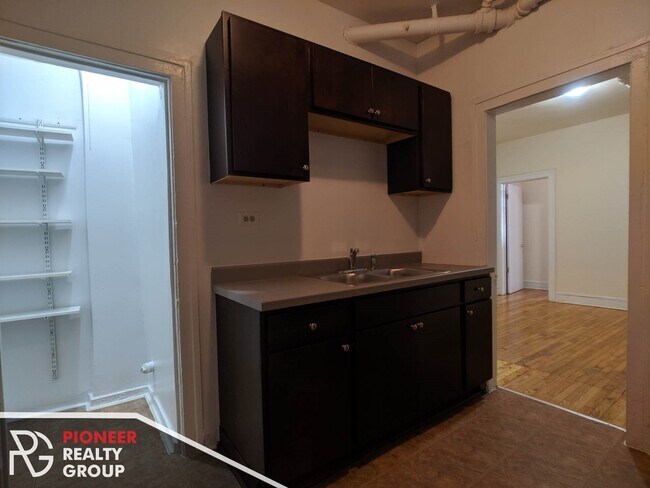 Foto del edificio - 2327 N Spaulding Ave