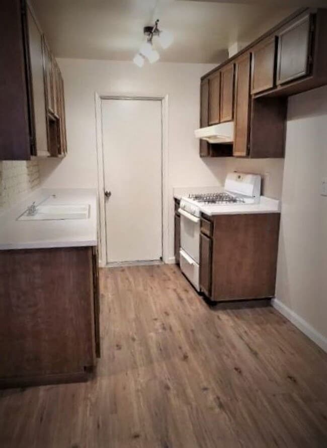 Foto del edificio - Price Reduced! Spacious 2 Bed, 2 Bath + Bo...