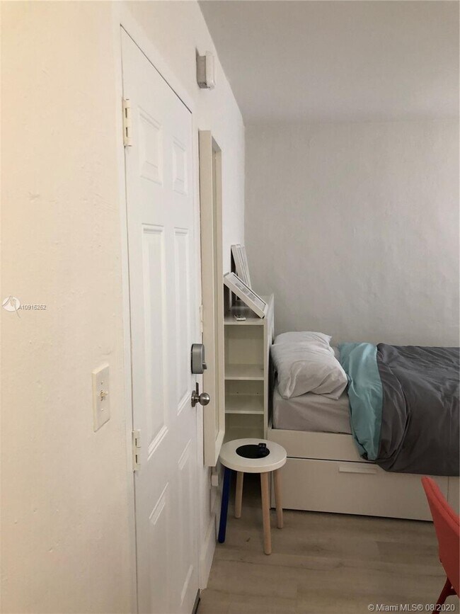 Building Photo - 6647 SW 59th Pl