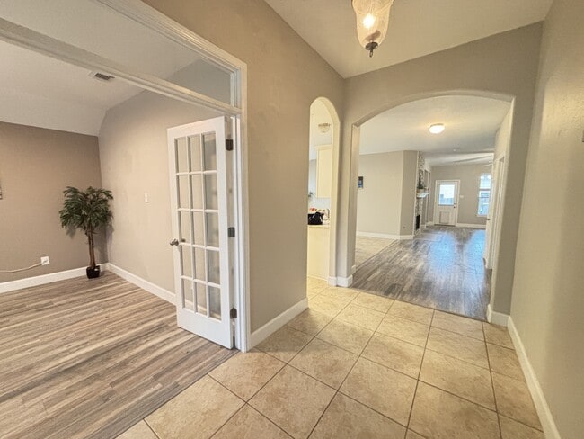 Building Photo - 23 N Regan Mead Cir