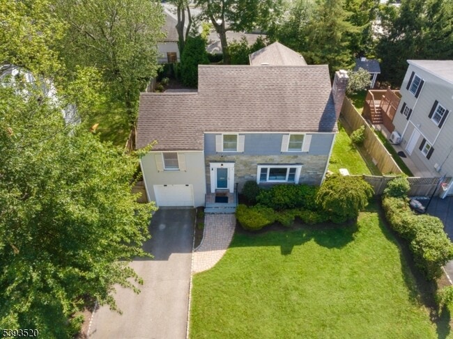 Building Photo - 4 Meadowbrook Rd
