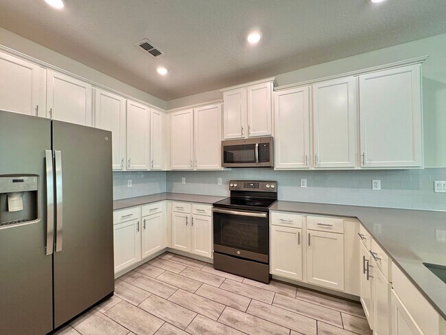 Foto del edificio - 3 Bedroom, 2.5 Bath East Orlando Townhome in Desirable Econ Trails!