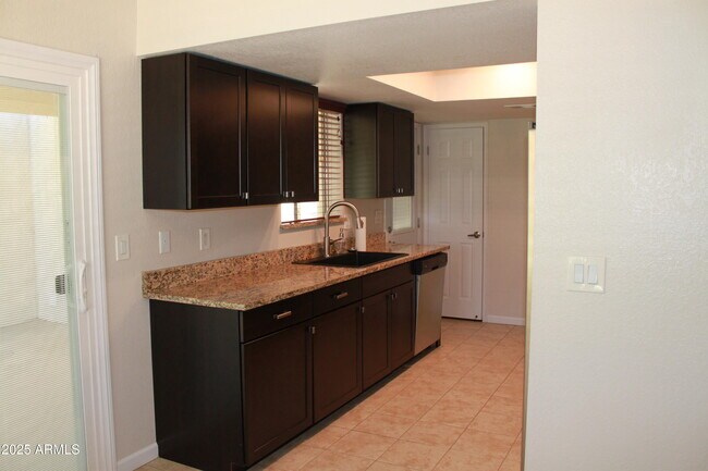 Foto del edificio - 2229 N Recker Rd