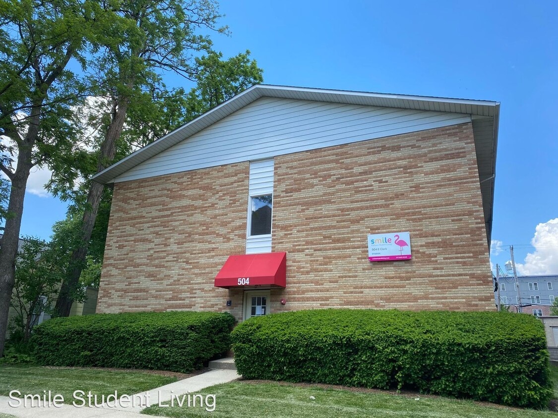 Primary Photo - Studio, 1 bath Room For Rent - 504 E. Clark